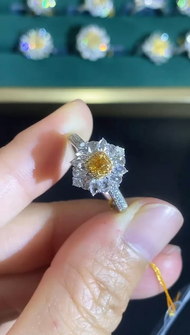 18K金镶嵌戒指钻石555