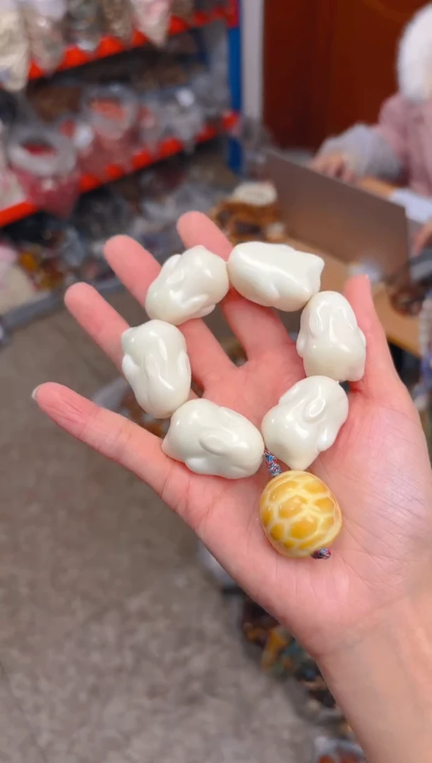 吊坠菩提根/象牙果大卡白色兔子手捻 富甲