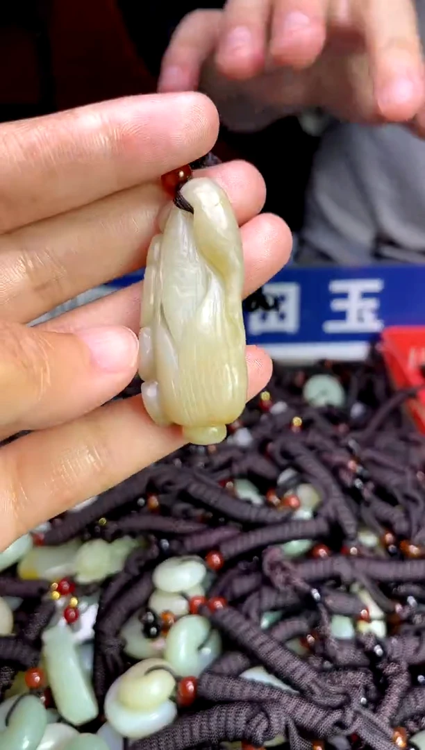 未镶嵌和田玉挂件1