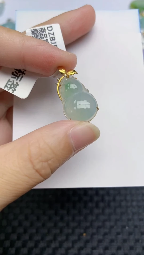 翡翠18K金镶嵌颈饰 天然翡翠A货
