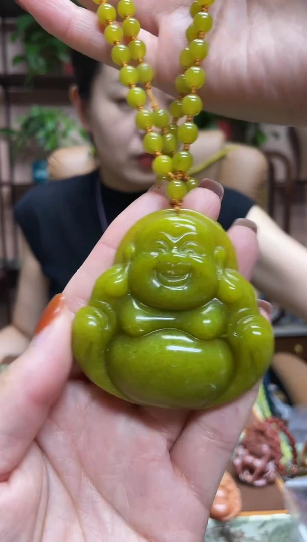 未镶嵌蛇纹石玉颈饰·