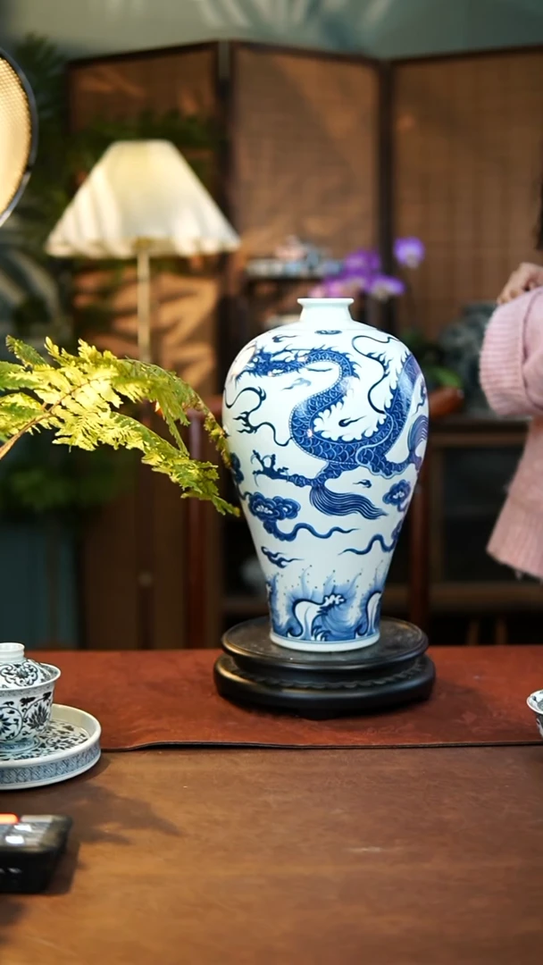 铠甲龙梅瓶博陵造物