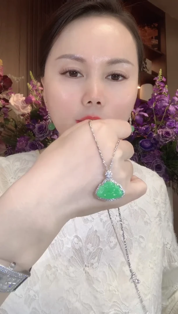 吊坠(不含链)18K金镶嵌翡翠A73