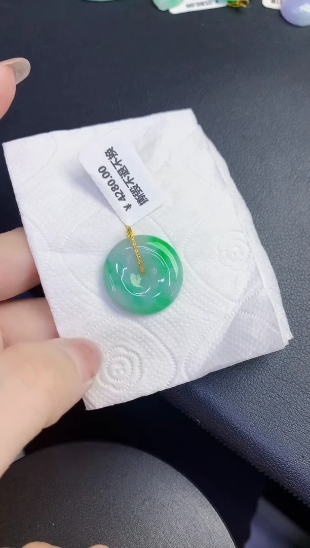 颈饰18K金镶嵌翡翠缅甸天然翡翠A货