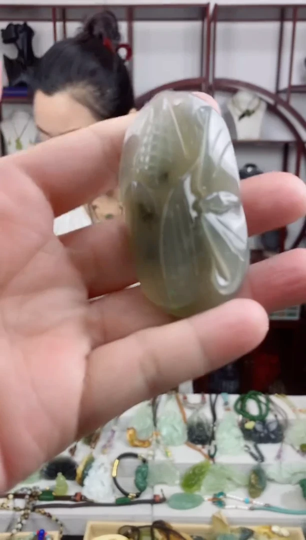 未镶嵌岫玉颈饰1