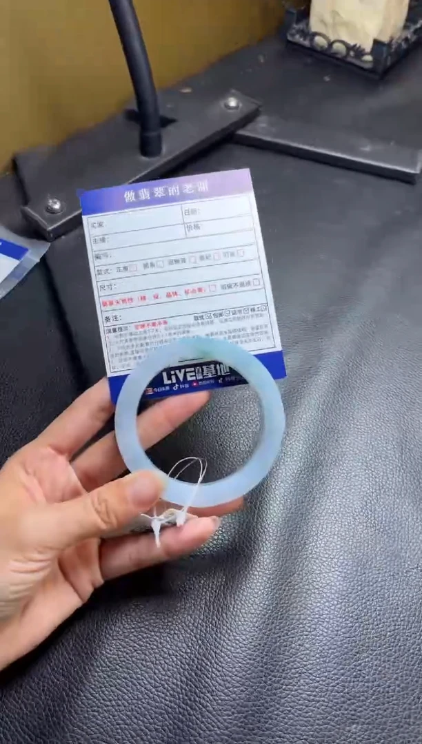 未镶嵌定制手镯不退不换定制翡翠?定制手镯不退不换