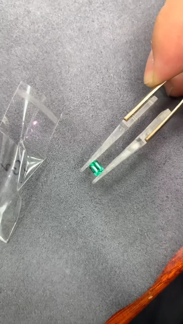 裸石祖母绿0.37ct 65