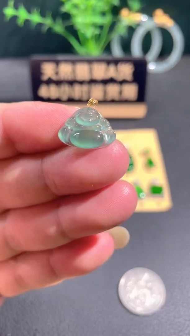 翡翠18K金镶嵌颈饰翡翠