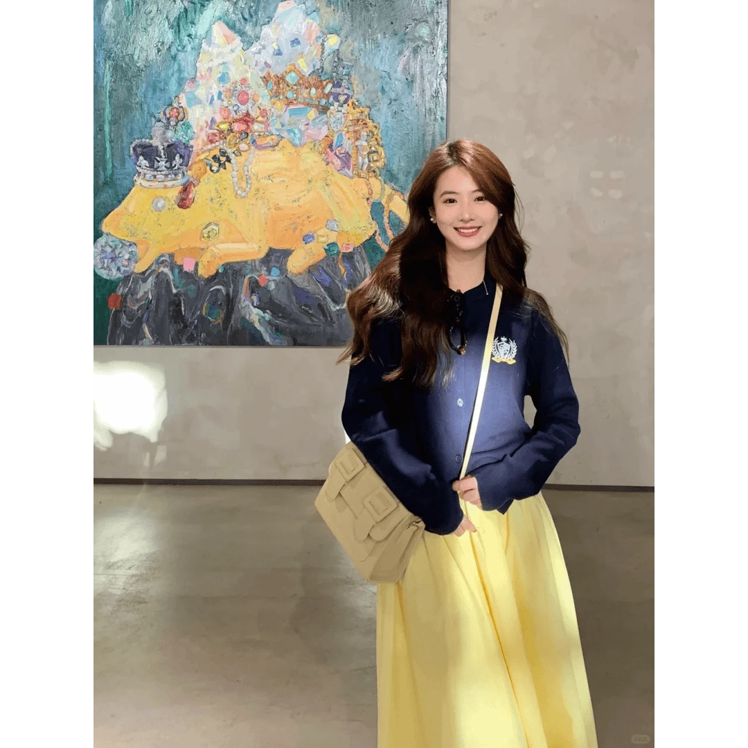 早春茶系穿搭配一整套今年流行漂亮针织开衫黄色半身裙套装女