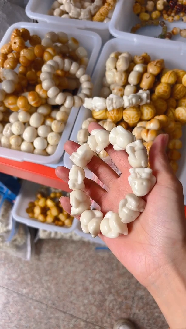 吊坠菩提根/象牙果白色长耳兔单圈