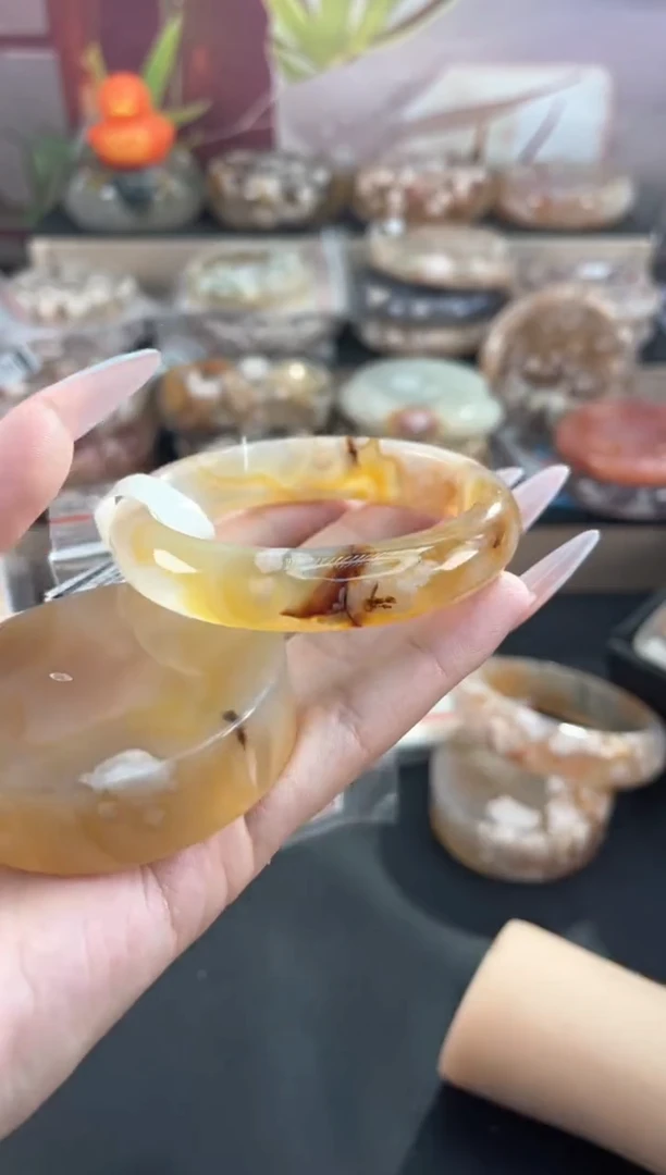 未镶嵌手镯石英质玉54