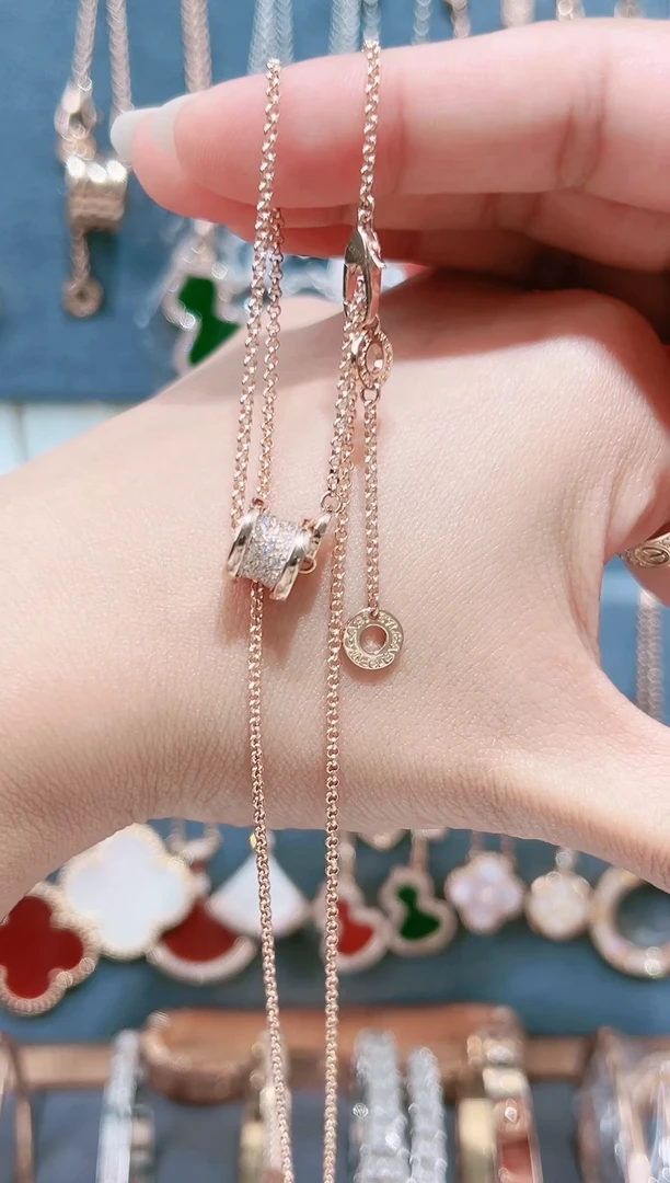 项链18K金镶嵌钻石小号小蛮腰项链（多样性发其一）