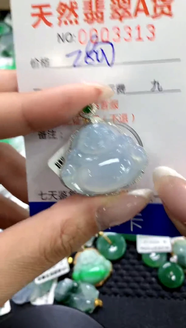 翡翠18K金镶嵌颈饰1111111111111111