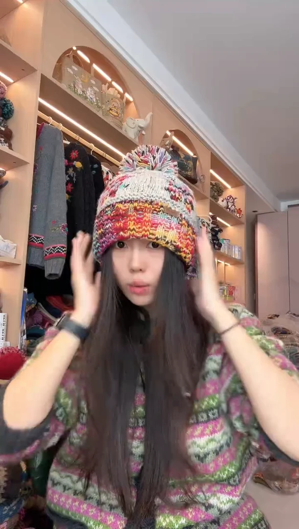 羊毛灰色翻边雪花帽