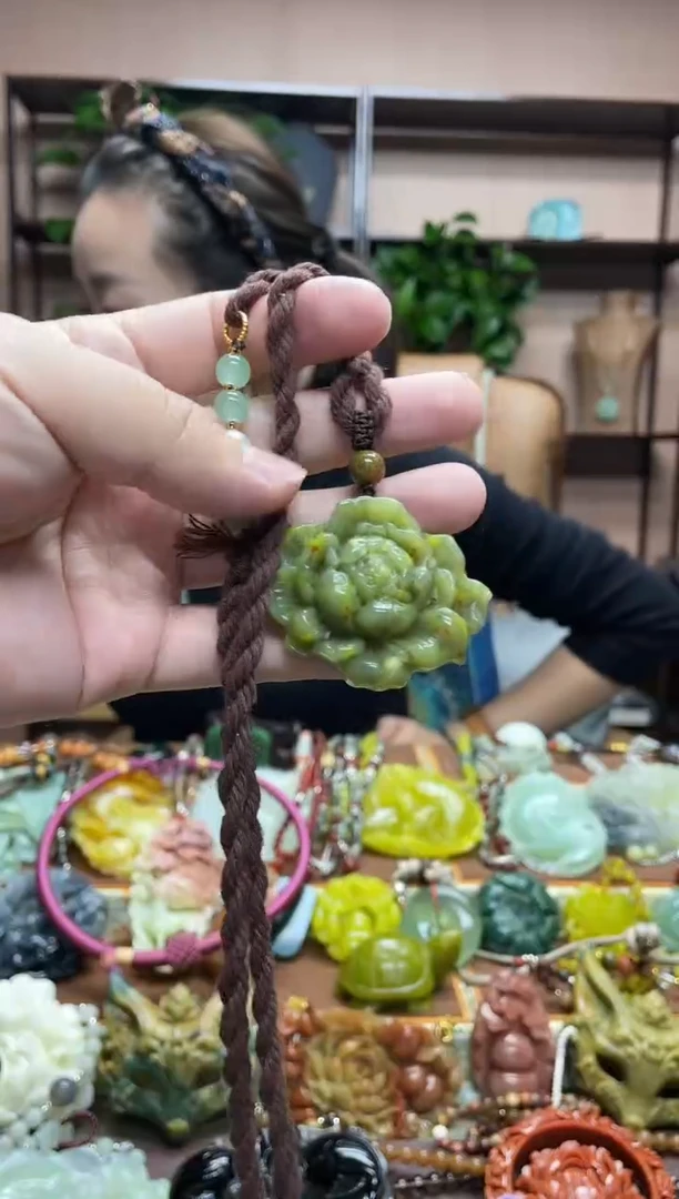 未镶嵌岫玉吊坠·