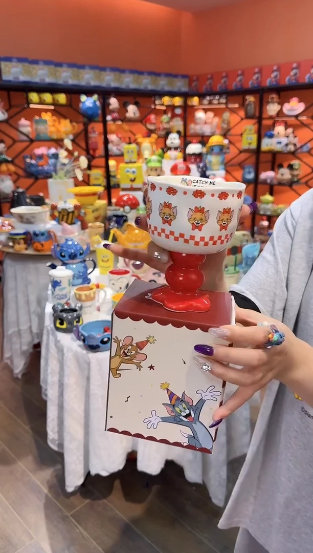 瓷片@@猫和老鼠红色陶瓷高足杯