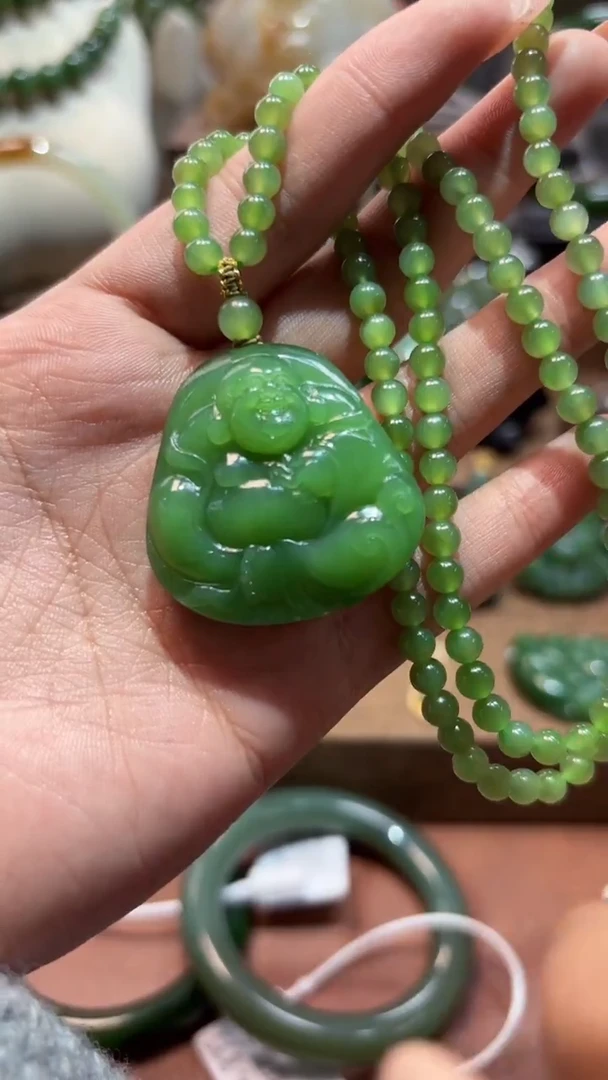 颈饰未镶嵌和田玉（碧玉）1