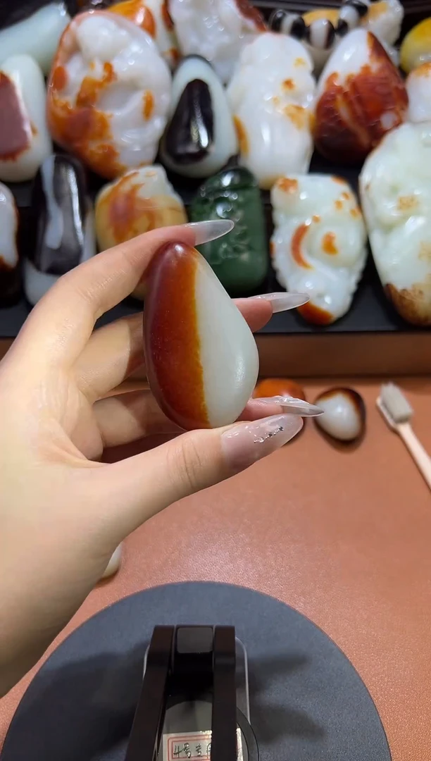 未镶嵌和田玉把件王*。和田玉