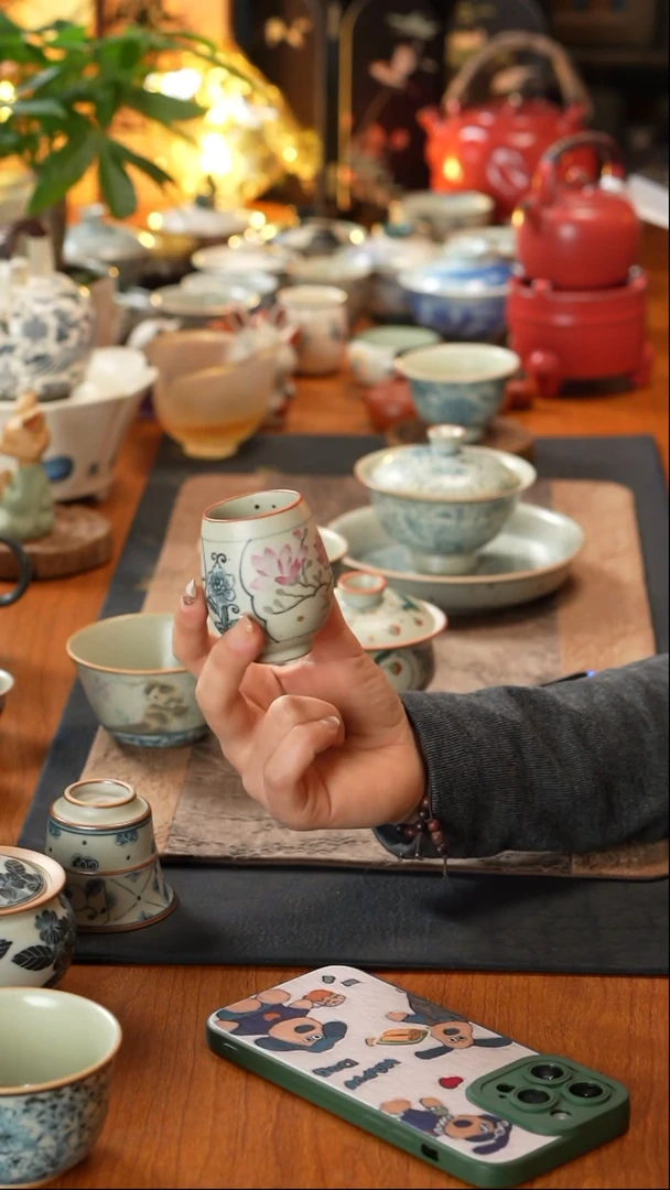 【闪购商品】素谷青花牡丹加彩玉兰花腰鼓主人杯