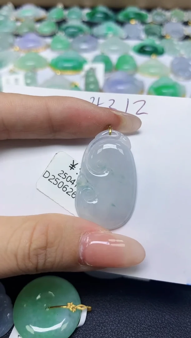 翡翠18K金镶嵌颈饰 天然缅甸翡翠A货