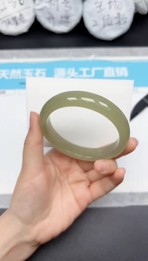 未镶嵌手镯石英质玉225-62.7