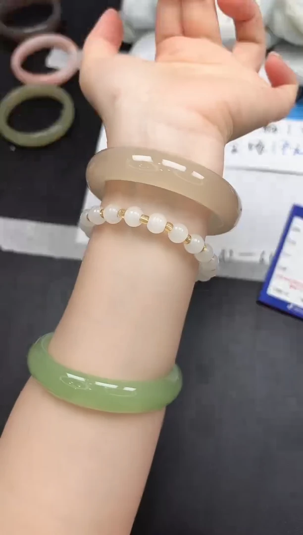 未镶嵌手镯石英质玉A136/57