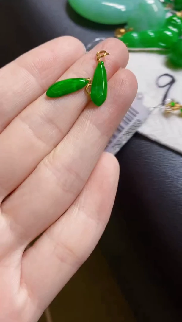 颈饰18K金镶嵌翡翠多样性发货发1个