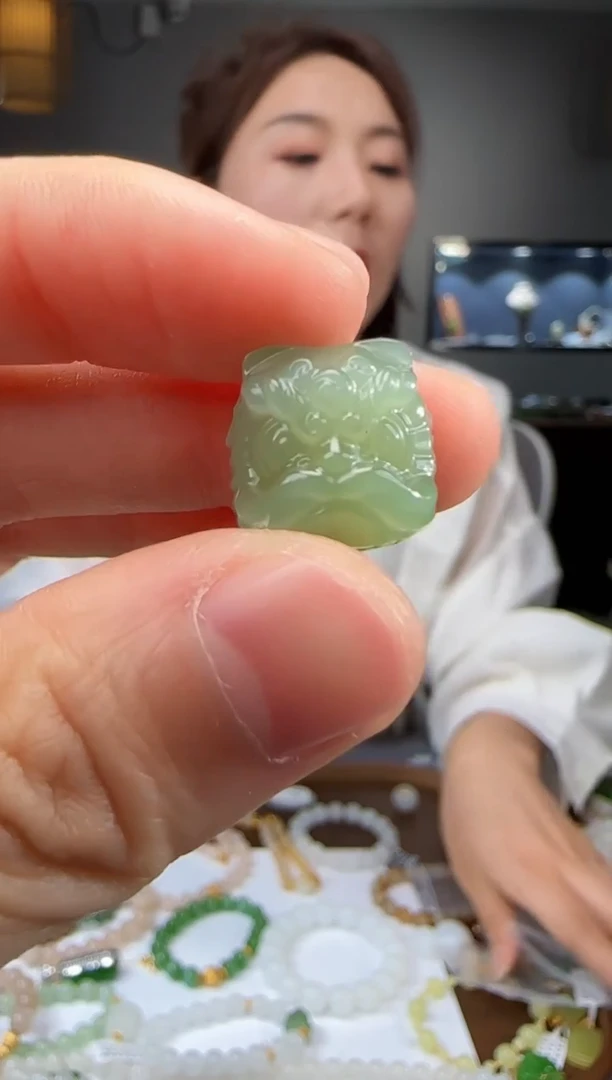 和田玉未镶嵌吊坠(不含链)1