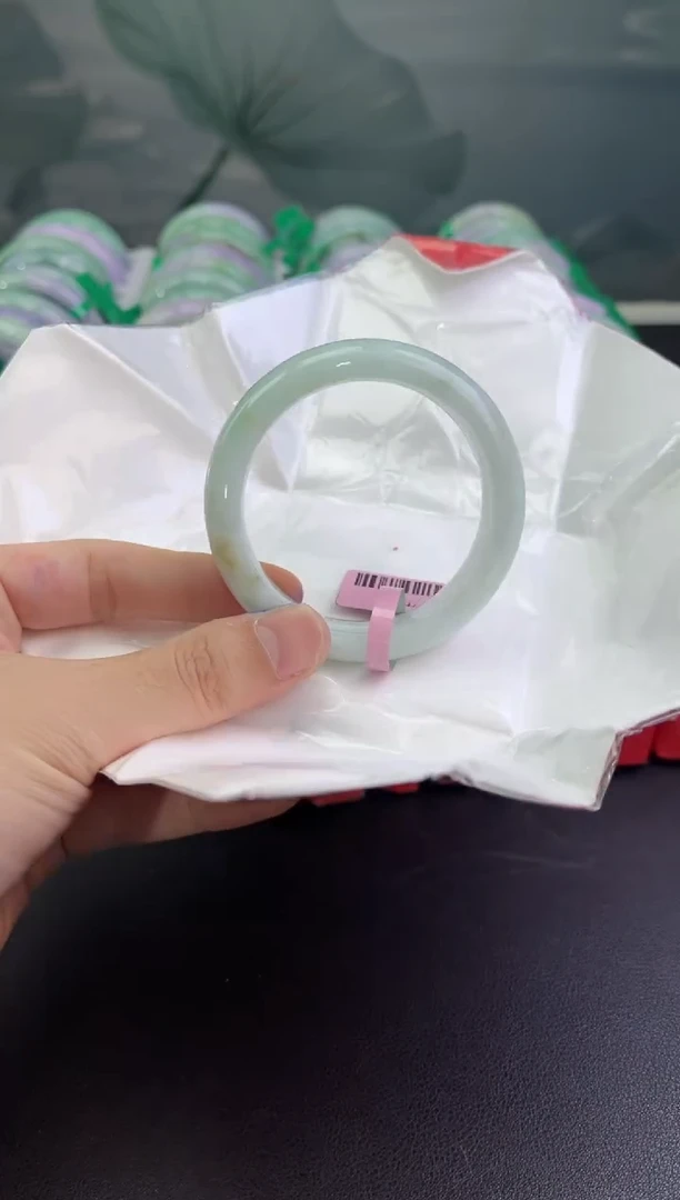 翡翠手镯未镶嵌翡翠手镯