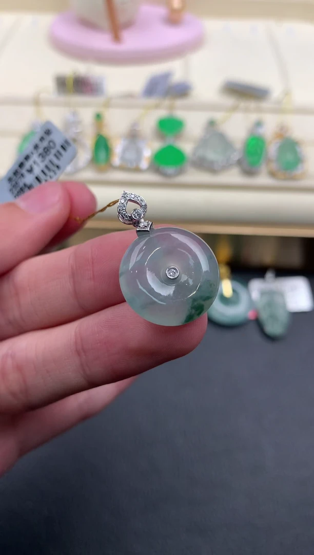 【闪购商品】翡翠颈饰18K金镶嵌D904