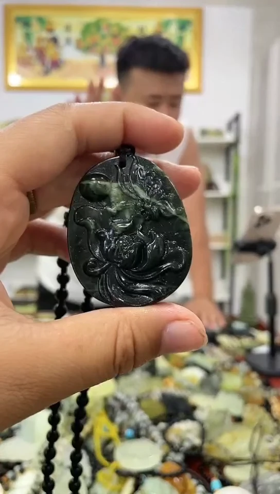 岫玉未镶嵌挂件