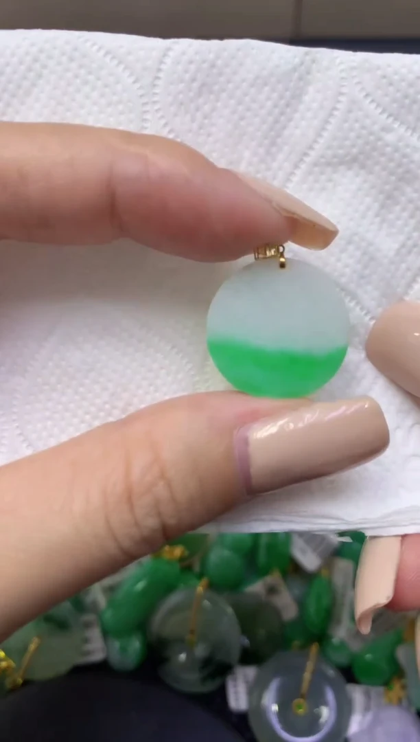 颈饰18K金镶嵌翡翠天然缅甸翡翠A货