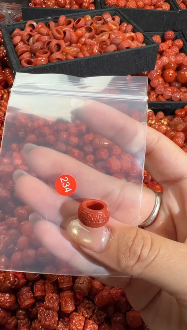 南红玛瑙未镶嵌颈饰1