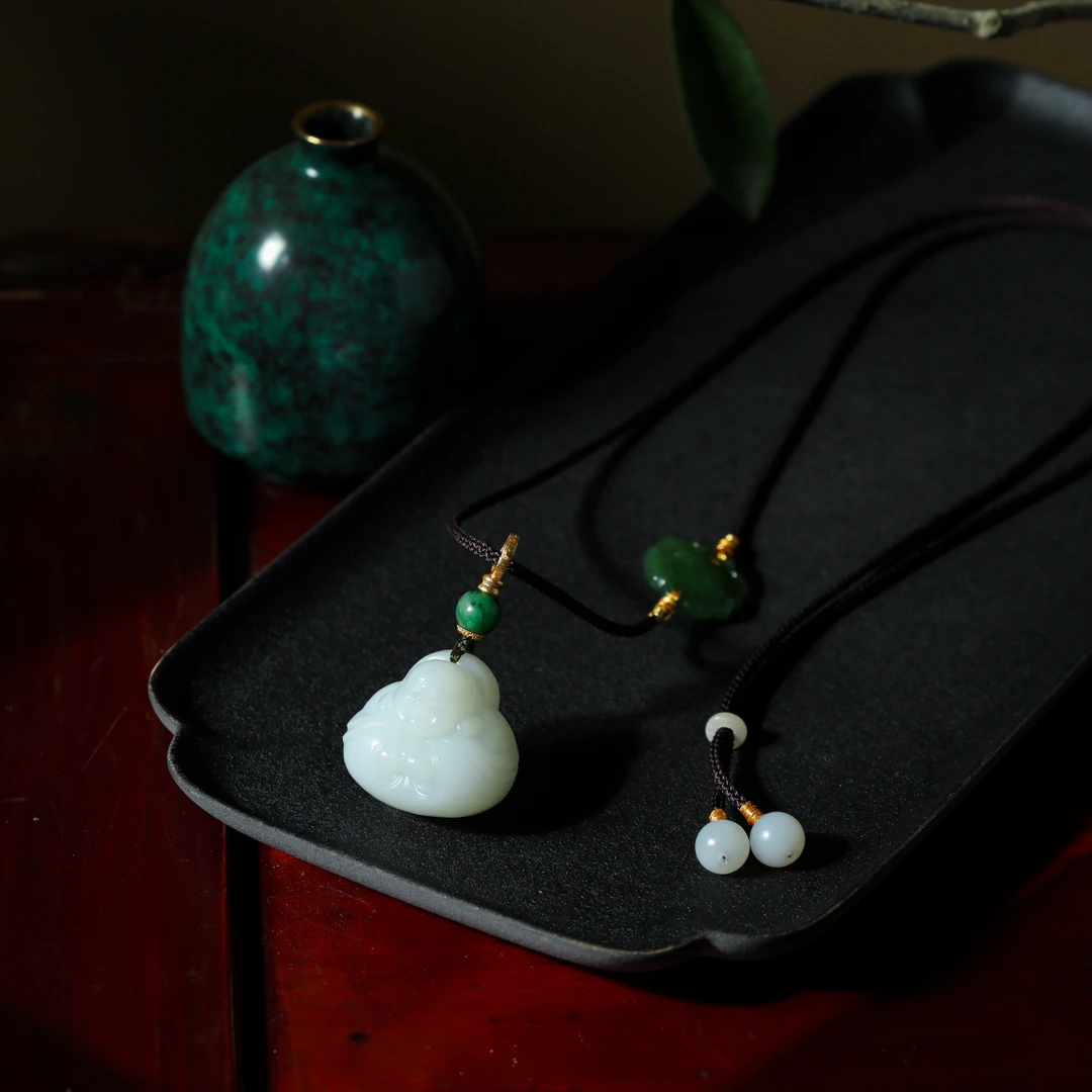 【意婵】天然典藏级老俄料羊脂白玉抱抱佛项链翡翠18K金-909106