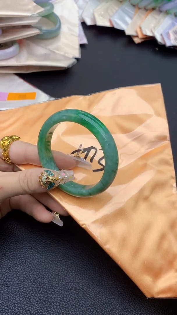 【闪购商品】翡翠手镯未镶嵌0263251522