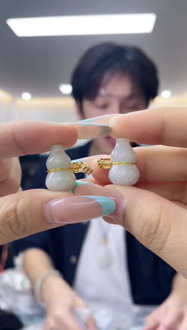 颈饰未镶嵌翡翠（多样性发一件）