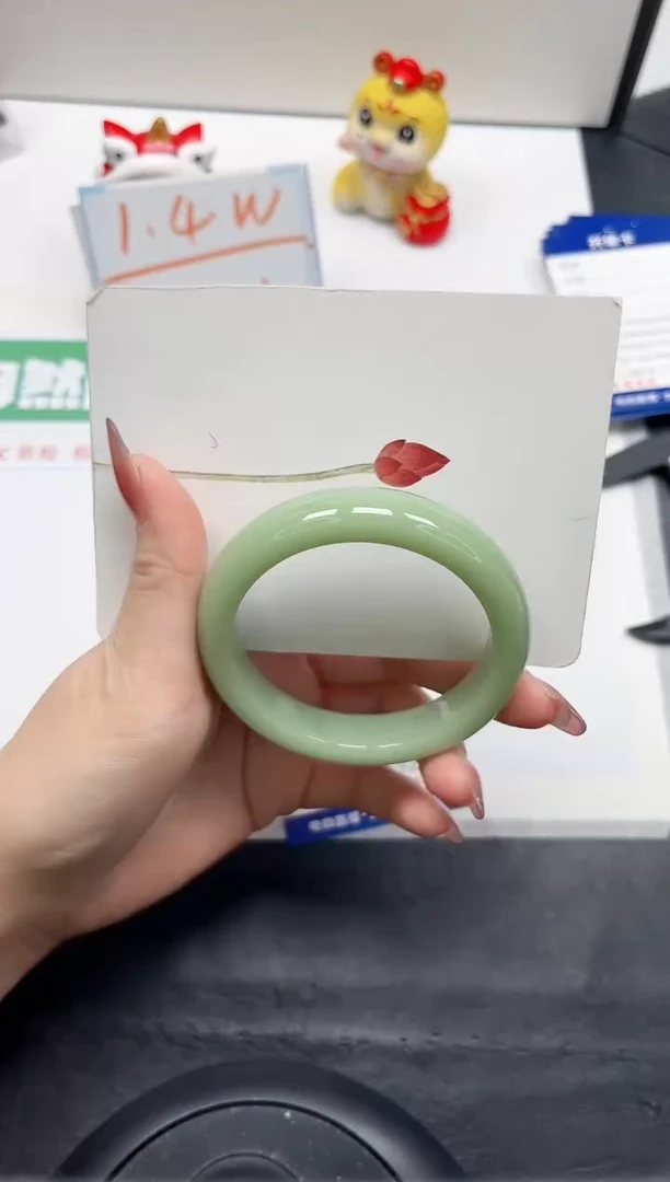 【闪购商品】石英质玉手镯未镶嵌135-58