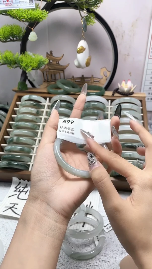 未镶嵌手镯石英质玉599