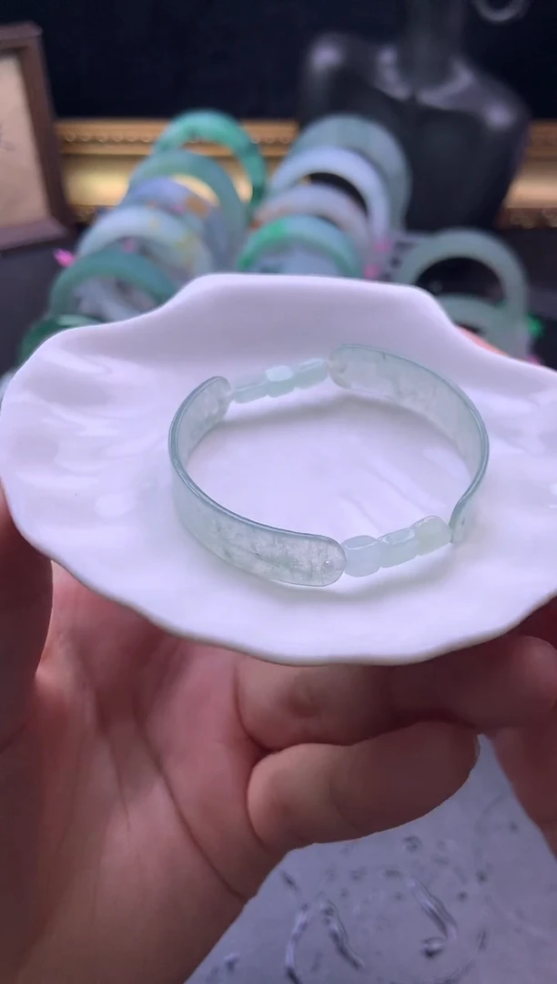 未镶嵌半镯定制翡翠50圈内半镯