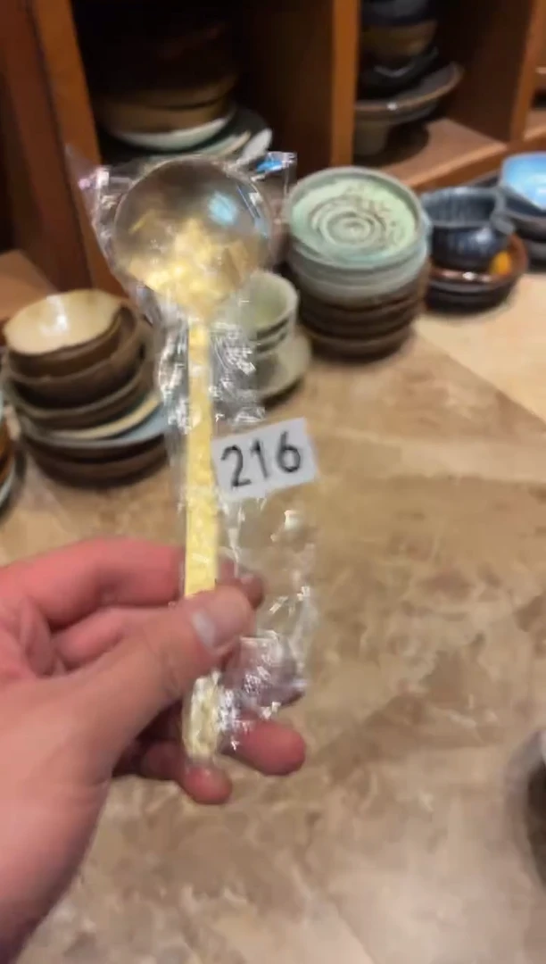 瓷片C****G216铜制勺子1个