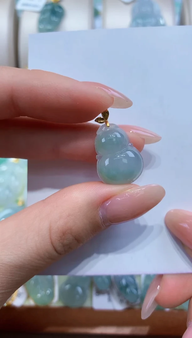 翡翠18K金镶嵌颈饰天然翡翠A货吊坠