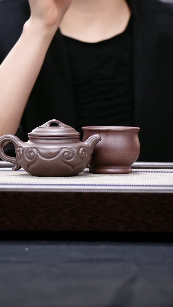 【闪购商品】紫砂茶壶四号井低槽青仿古如意 ＋杯子