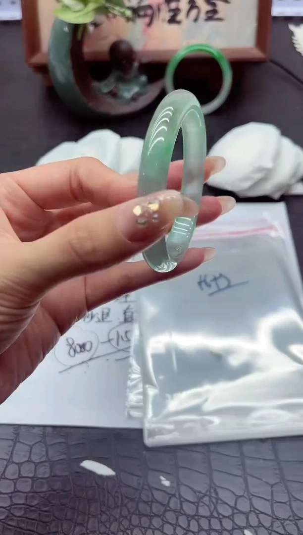 H125时尚缅风测量高冰透美人手镯大美人手镯