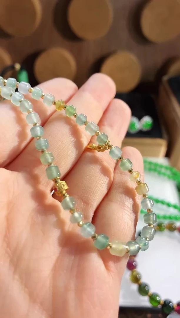 18K金镶嵌手链翡翠手链