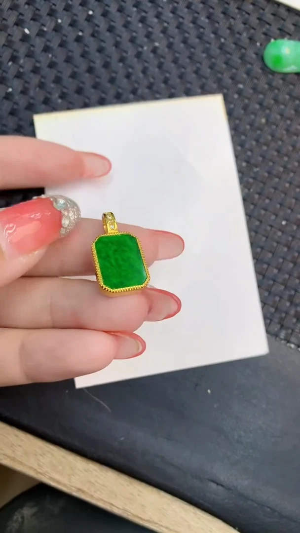 颈饰未镶嵌翡翠1