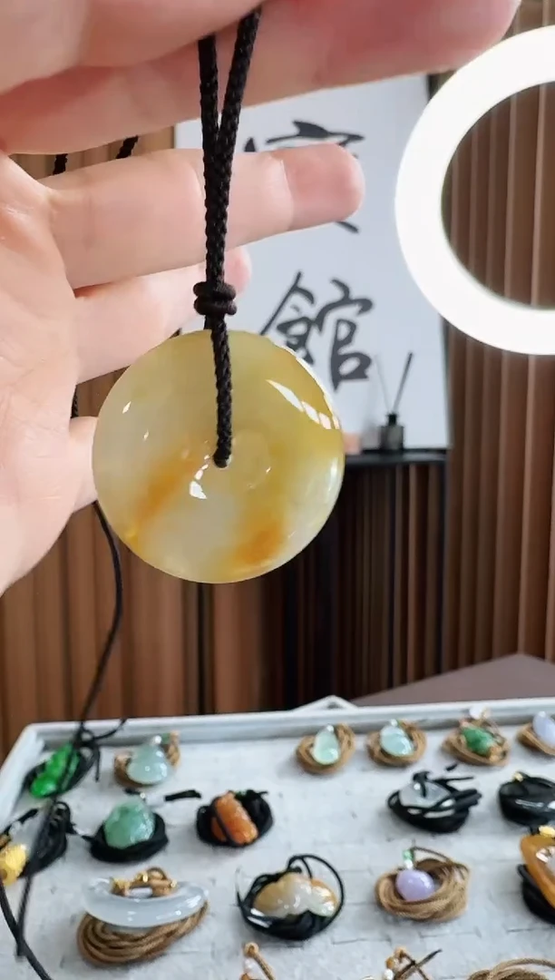 颈饰未镶嵌翡翠吊坠