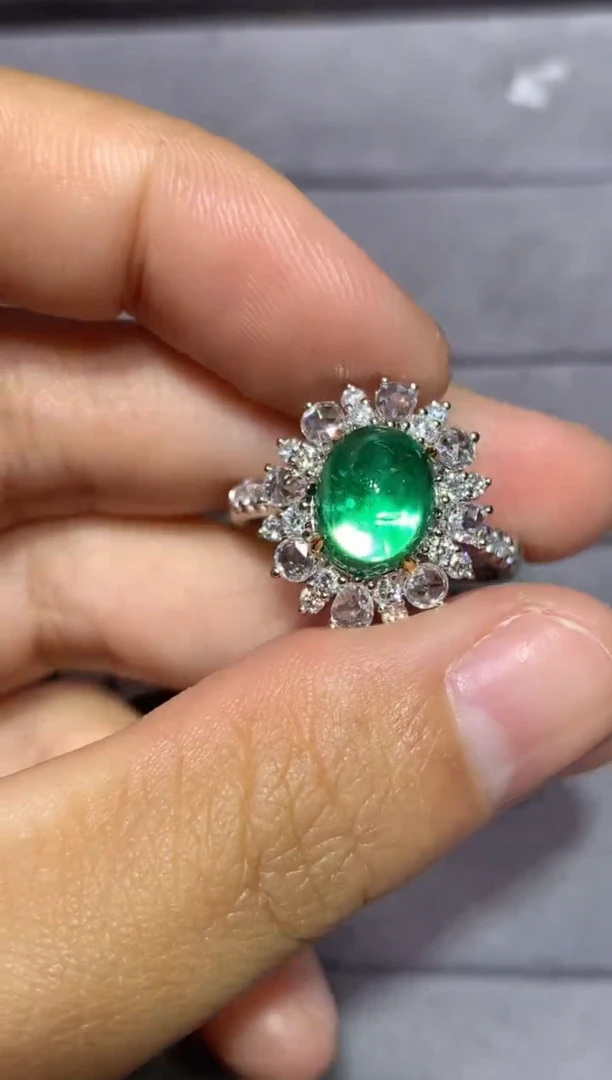 18K金镶嵌戒指祖母绿2.73CT