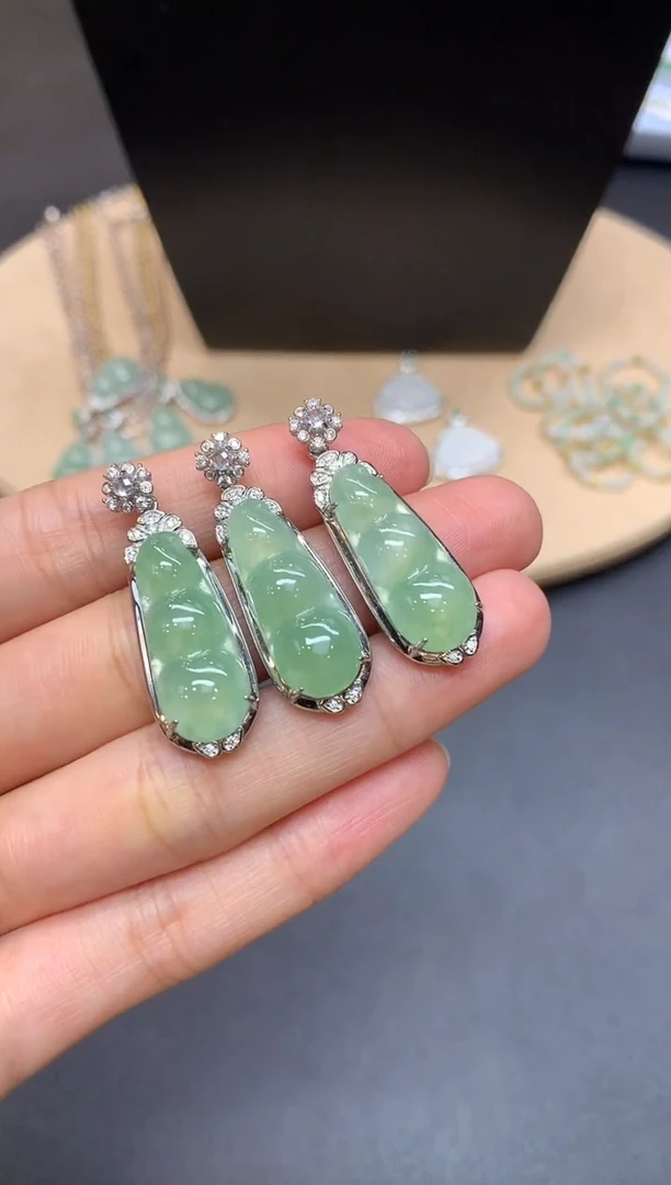 【闪购商品】翡翠吊坠(不含链)银S925镶嵌福豆【多样性发其一】