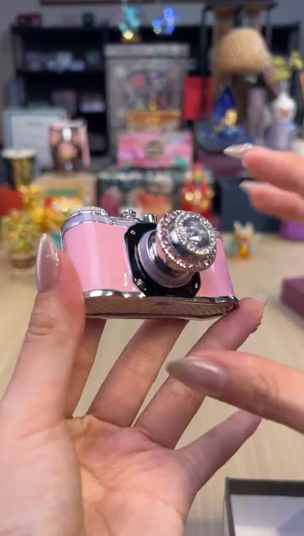 195七宝粉色照相机