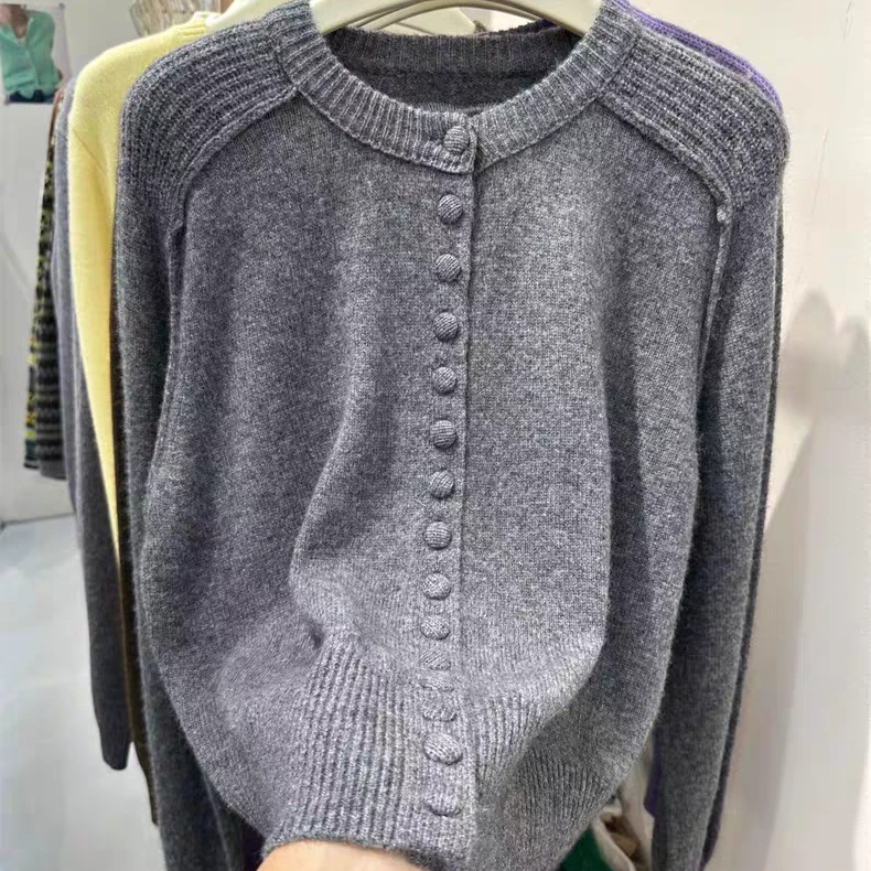 排扣设计肩横条圆领针织衫打底女秋冬新款百搭大方韩版